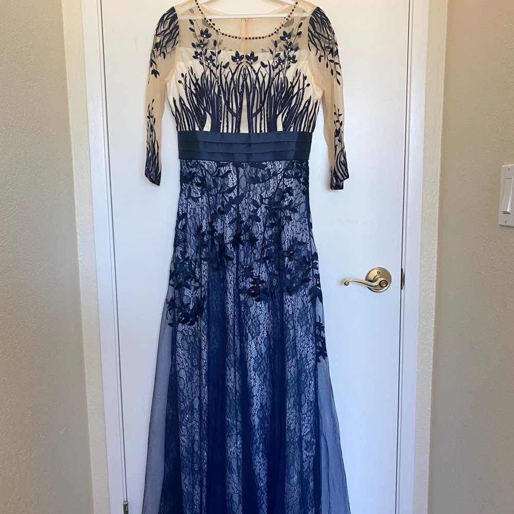 [SOLD] NWT 3/4 Sleeve Navy Blue Gown